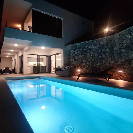 Awesome In With Swimming Pool Matulji