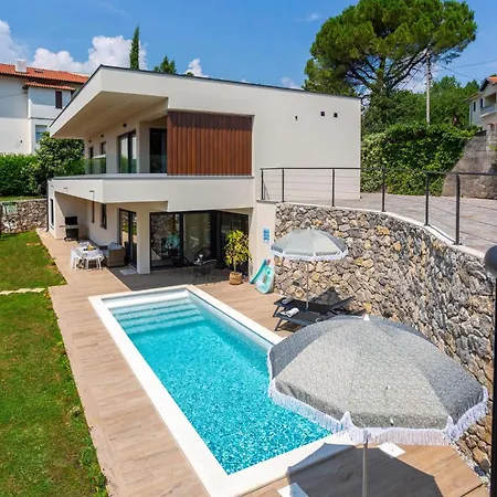 Awesome In With Swimming Pool