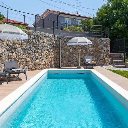 Awesome In With Swimming Pool *