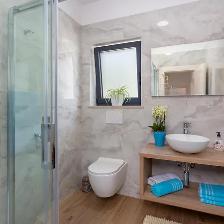 Awesome In With Swimming Pool Holiday home *