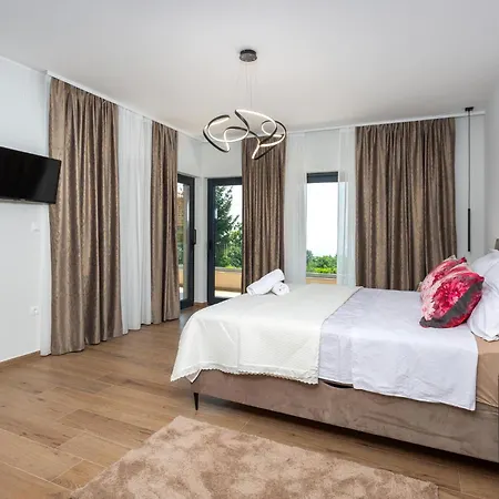 Holiday home Awesome In With Swimming Pool