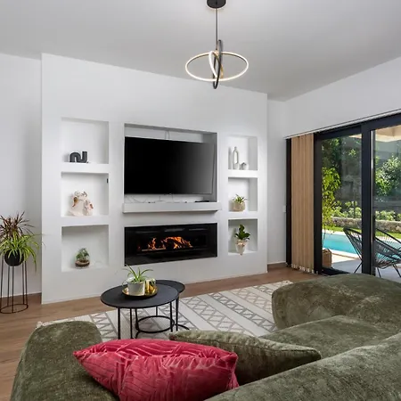 Holiday home Awesome In With Swimming Pool